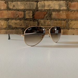 Classic Ray-Ban Aviator Sunglasses